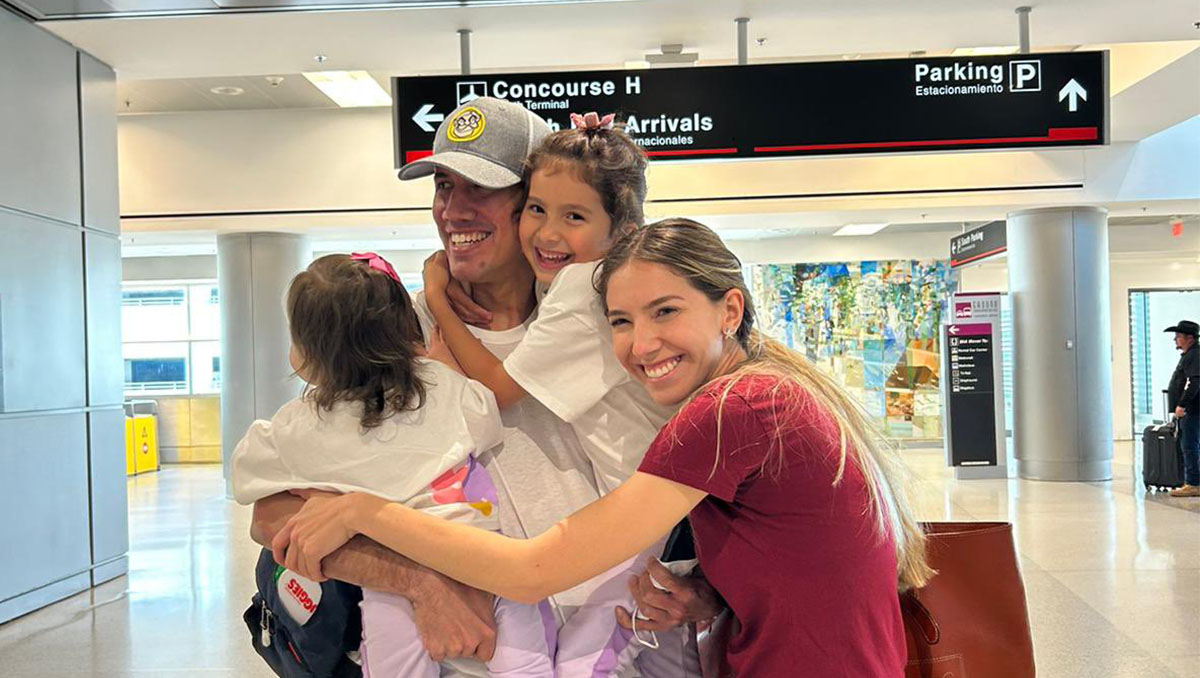Guaidó se reúne con sus hijas y esposa que viajaron a Estados Unidos