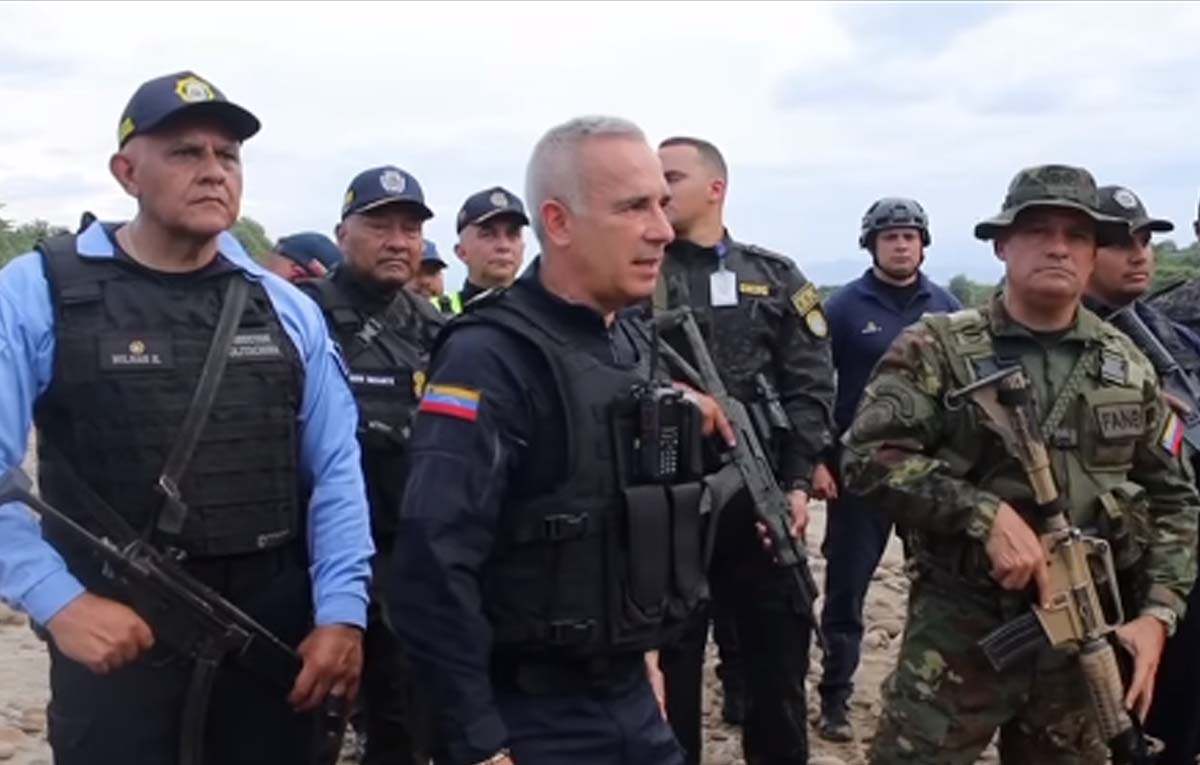 Atacan con granada a comisión de la PNB en Táchira y hay "tres neutralizados", dice Bernal