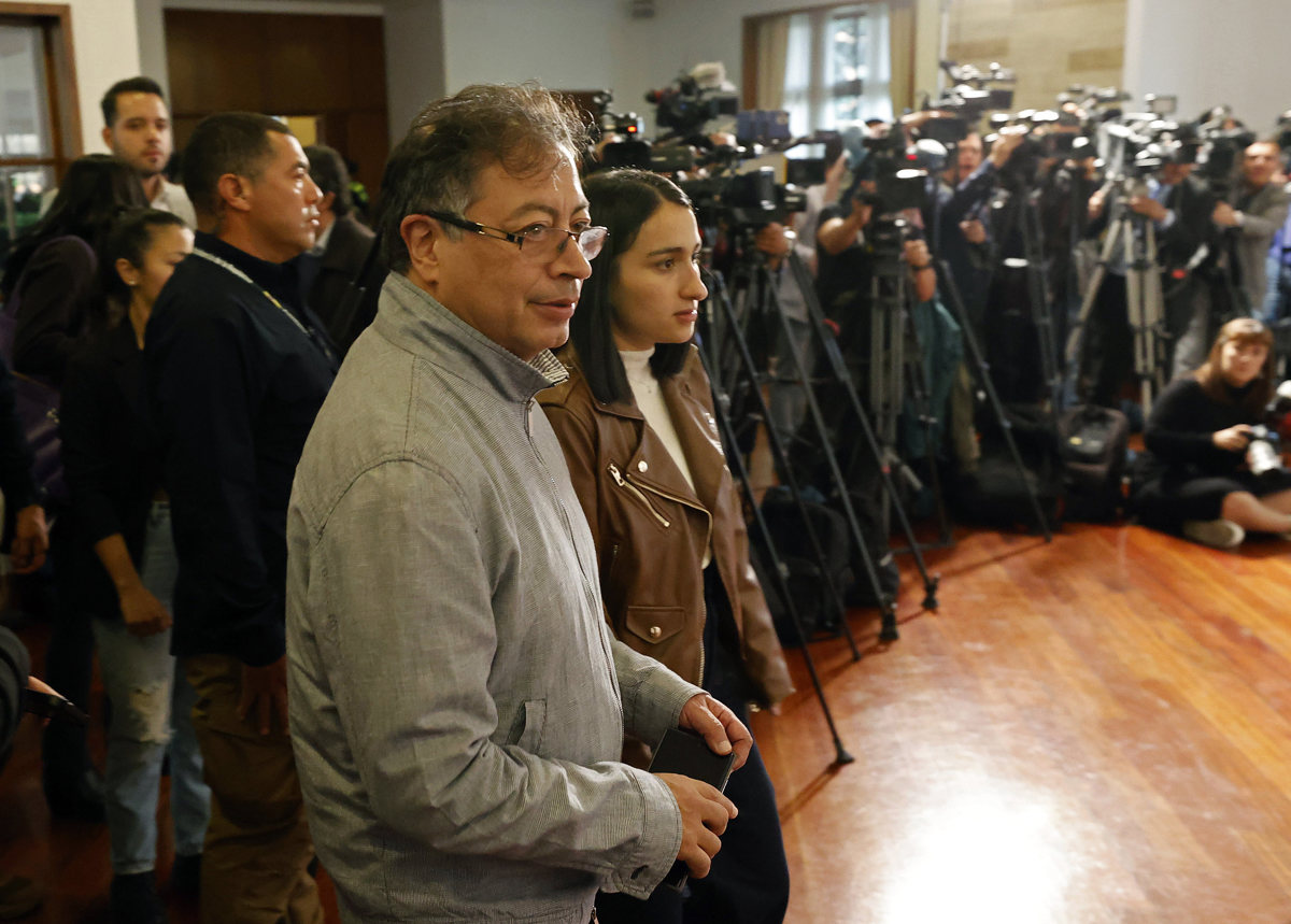 Interceptaciones ilegales por un robo doméstico detonan la crisis en el Gobierno de Petro