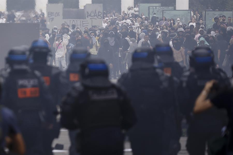 Macron califica de "injustificables" disturbios en Francia que han dejado unos 150 detenidos