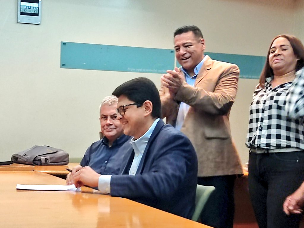 La imagen tiene un atributo ALT vacío; su nombre de archivo es Inscritos-en-las-primarias-Caracas.jpg