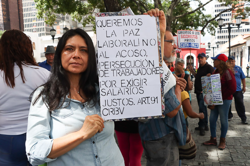 Trabajadores públicos protestan por salario ante el ministerio de educación superior (Mairet Chourio)