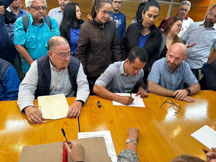 Un Nuevo Tiempo inscribe como candidato a exdiputado José Rafael Hernández