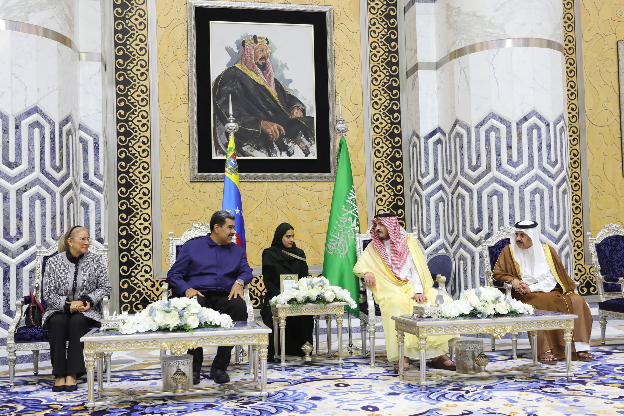 Nicolás Maduro llega a Arabia Saudí para reuniones con el rey y el príncipe heredero