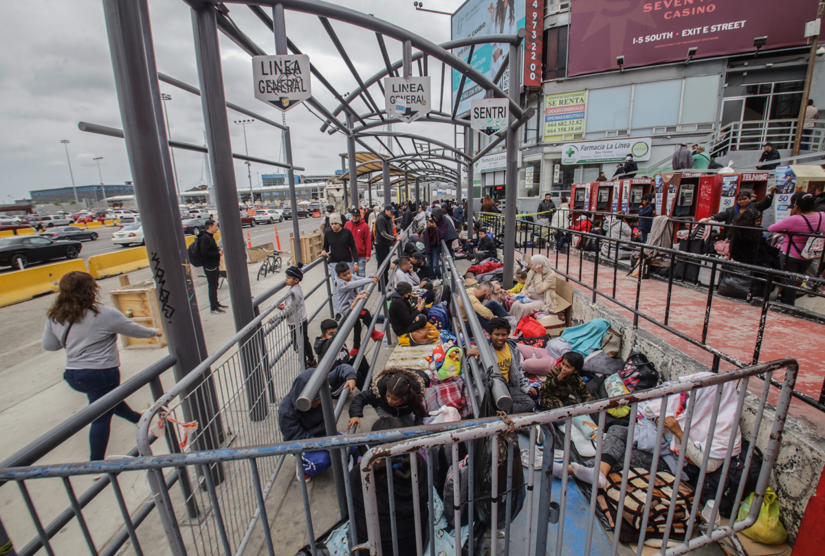 Aumenta llegada de migrantes a la mexicana Tijuana y EE.UU. los recibe a cuentagotas
