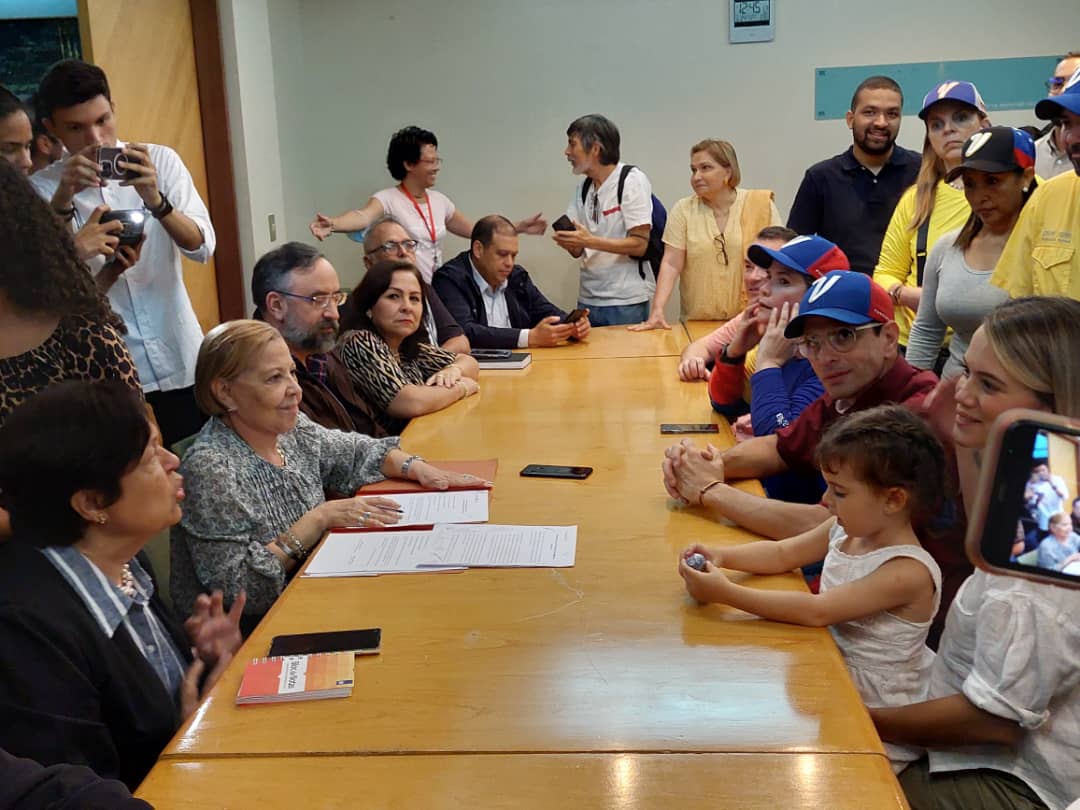 Capriles al inscribirse a las primarias: Venimos a ratificar que nuestra causa es Venezuela
