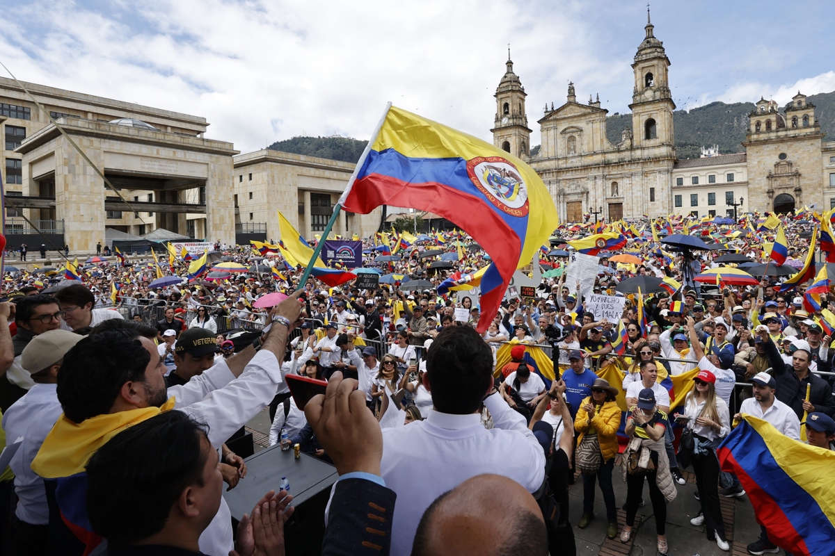 Marchas en contra del Gobierno de Gustavo Petro llegan a la Plaza de Bolívar en Bogotá