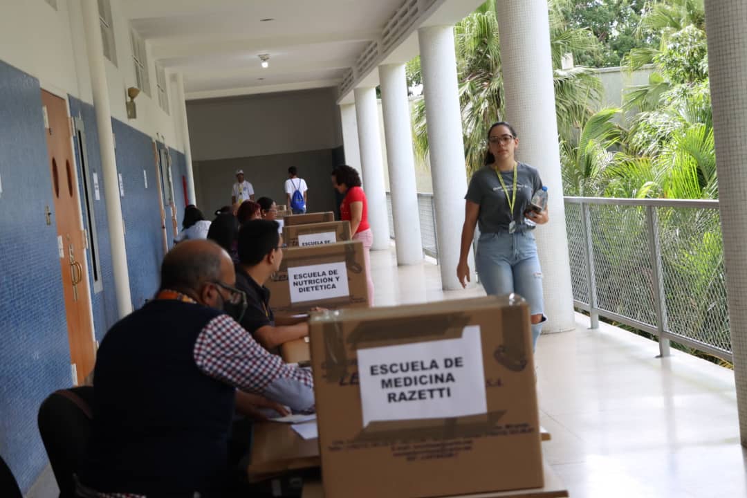 Segunda vuelta electoral en la UCV se desarrolla en calma
