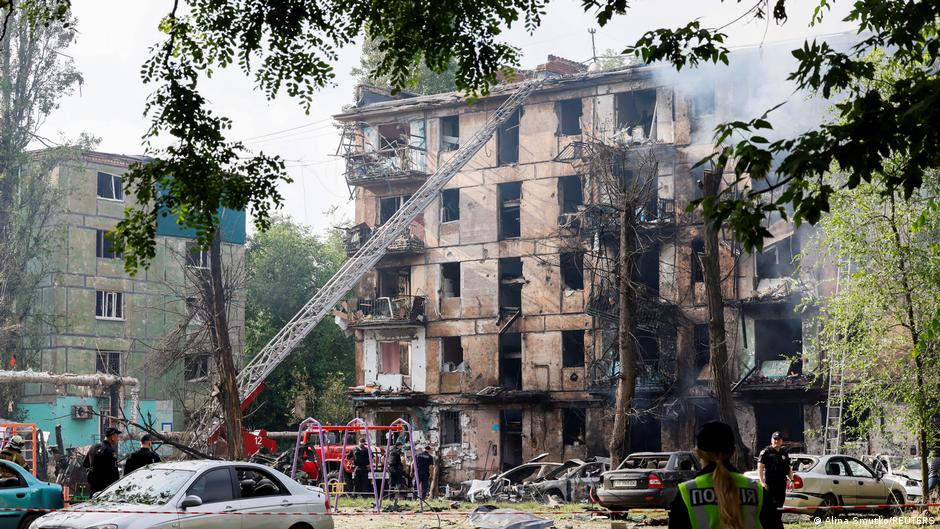 Ataque contra ciudad natal de Zelenski deja seis muertos en centro de Ucrania