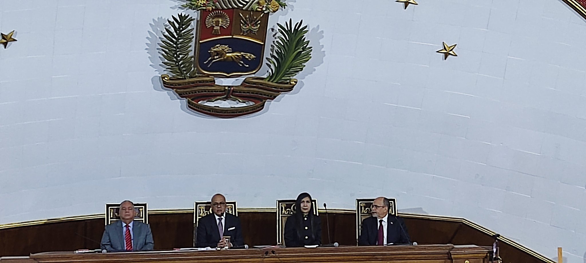 Jorge Rodríguez a candidatos a primarias: No merecen libertades que les ofrece la Constitución por «pedir» sanciones