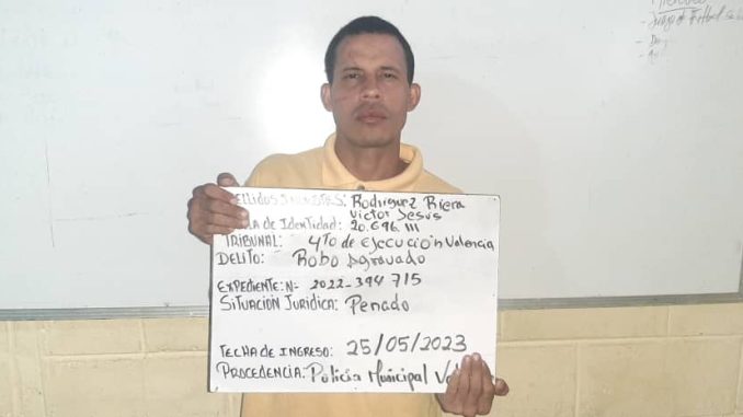 13 presos