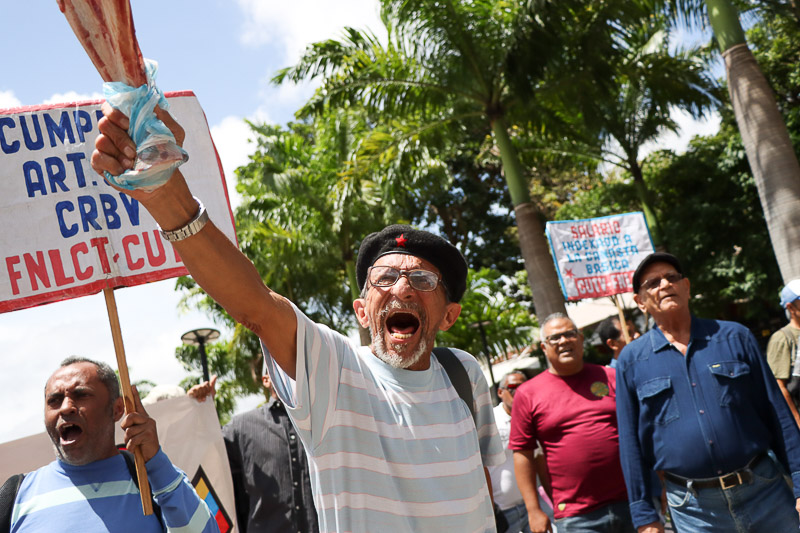 Trabajadores públicos protestan por salario (Mairet Chourio)