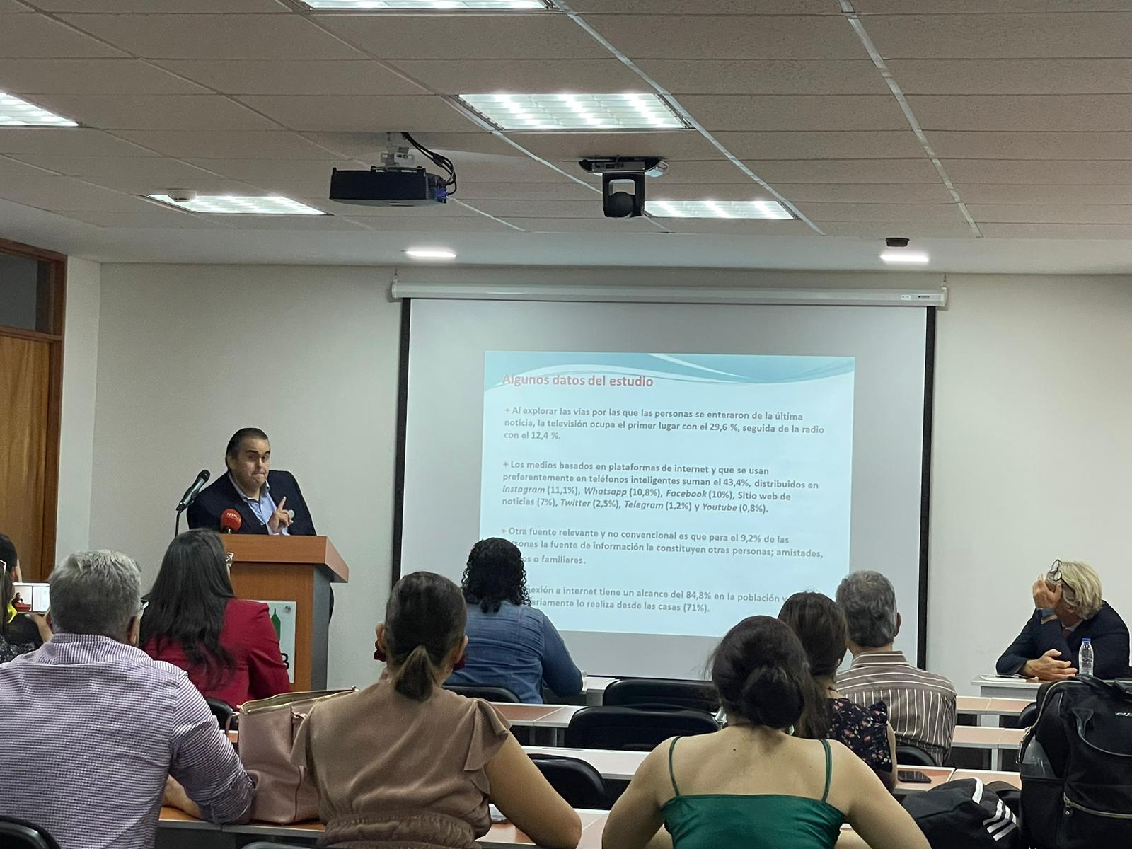 Presentación libro consumo informativo y cultural en Venezuela
