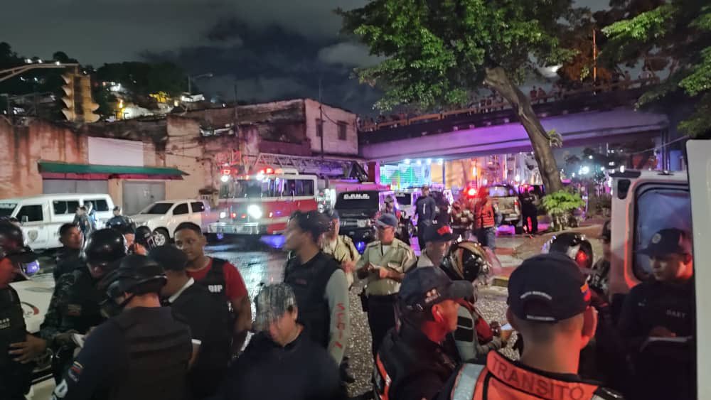 Dos módulos policiales en Caracas sufren ataques con granadas