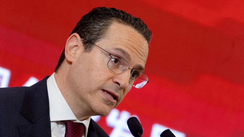 El mundo todavía necesita "desesperadamente" petróleo y gas, dice director ejecutivo de Shell