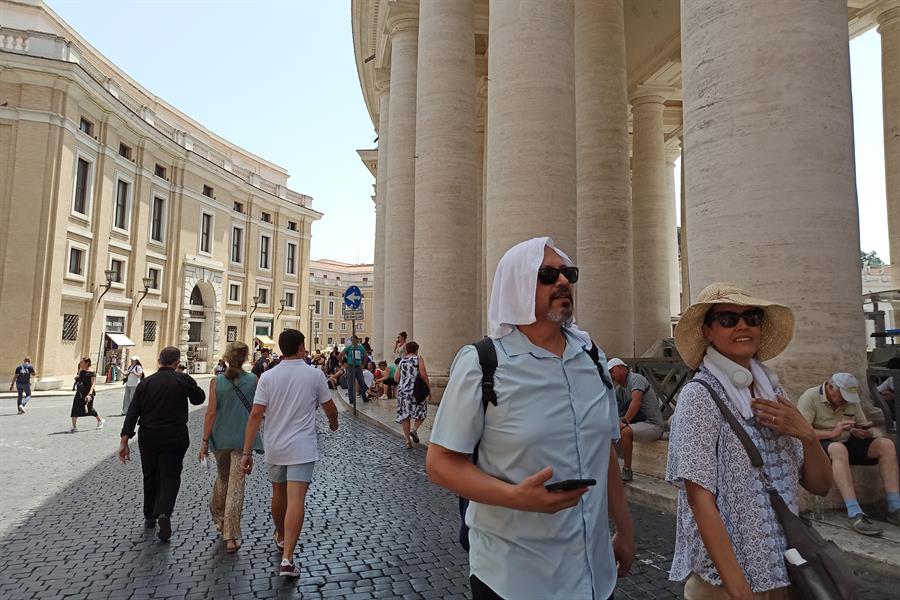 El calor abrasa el sur de EE.UU. y da una tregua a Europa, donde se desatan las tormentas