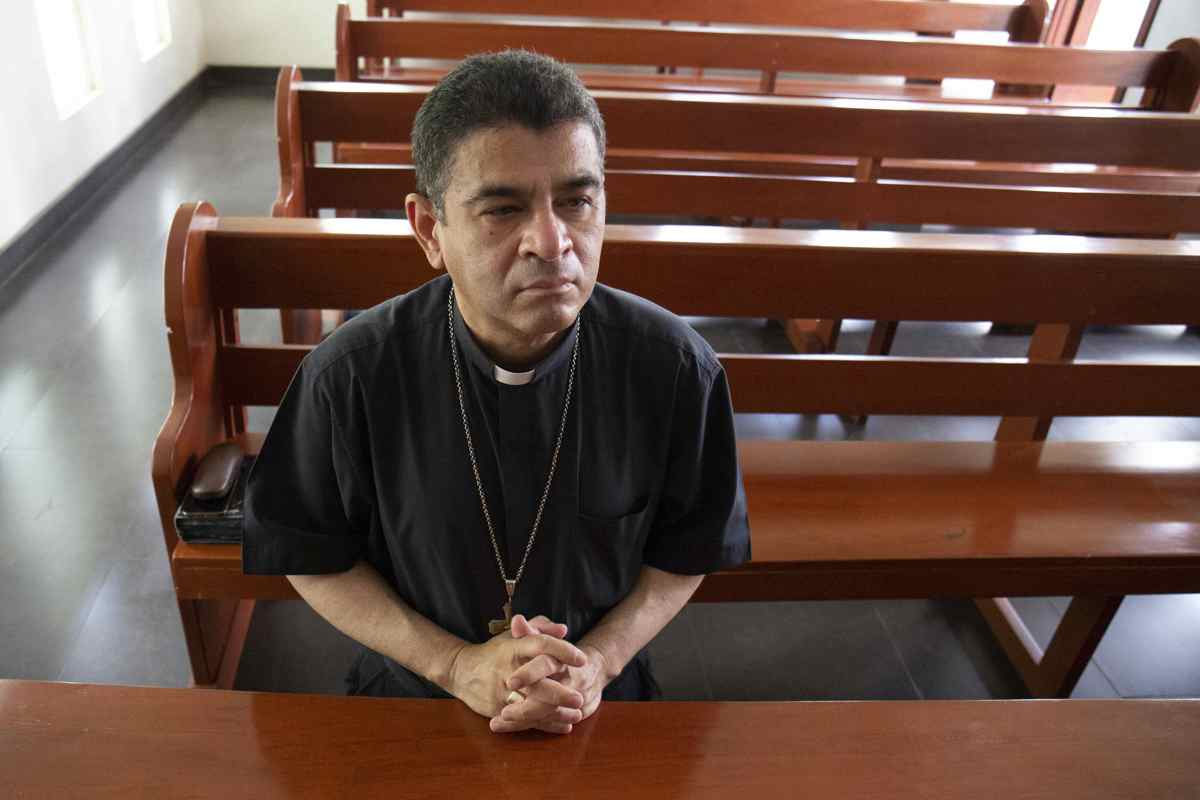 El Gobierno de Ortega excarcela a obispo nicaragüense Rolando Álvarez, condenado a 26 años