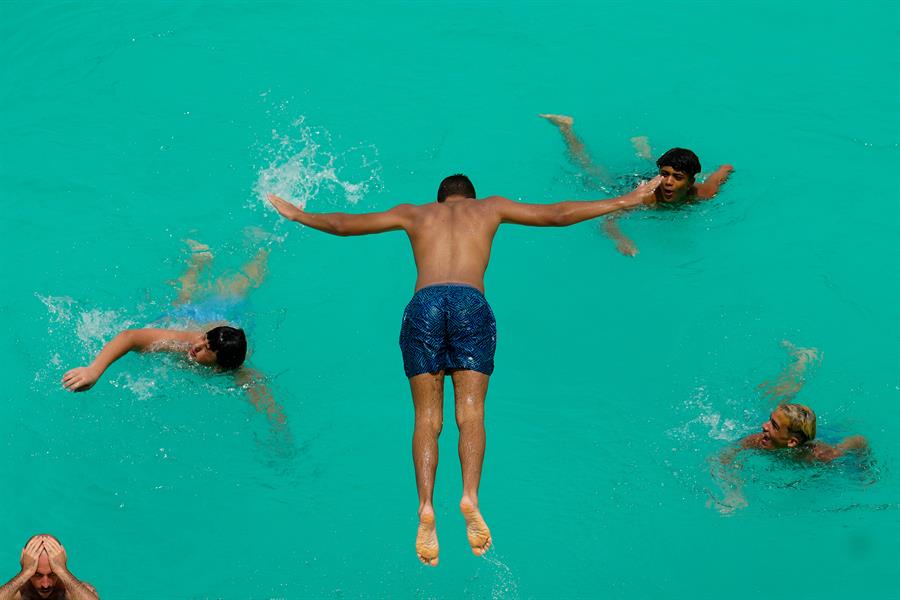 Tercera ola de calor en España vuelve a traer temperaturas tórridas y noches sofocantes