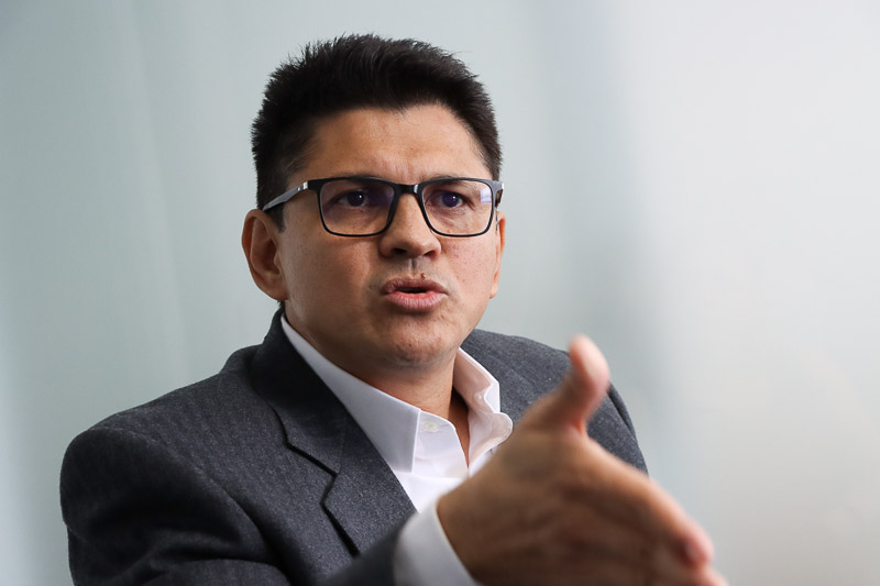 Candidato César Almeida llama a defender primarias ante amenazas «internas y externas»