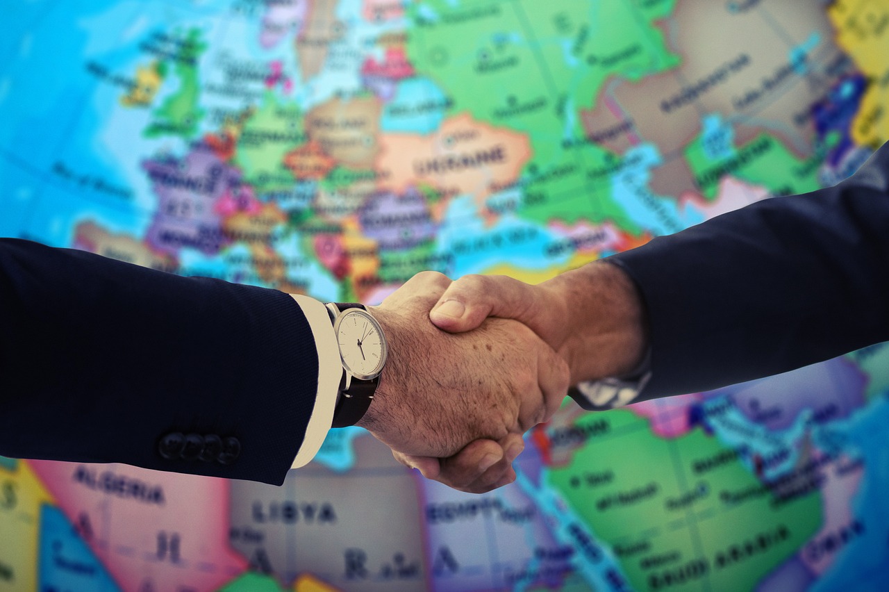 Multipolaridad, Pluricentrismo y pluralismo político