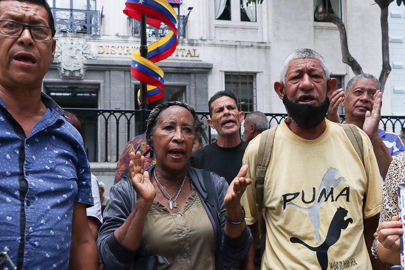 Jubilados del gobierno de Caracas protestan por pensiones dignas (Mairet Chourio)