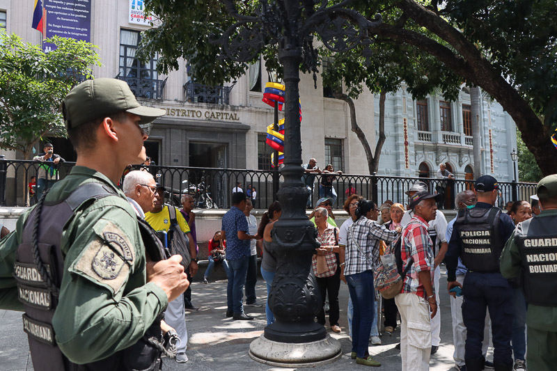 Jubilados del gobierno de Caracas protestan por pensiones dignas (Mairet Chourio)
