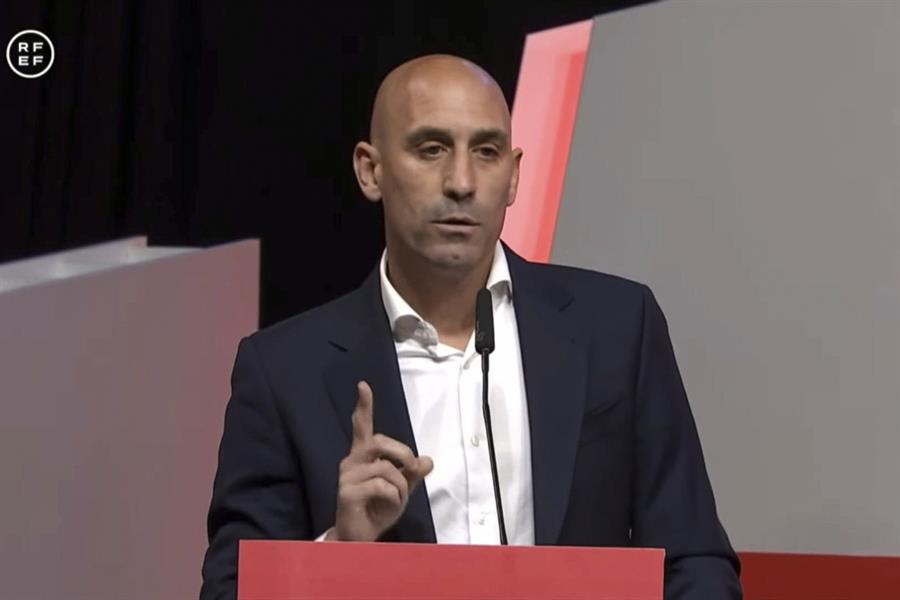 Rubiales renuncia a presidencia de Federación Española de Fútbol