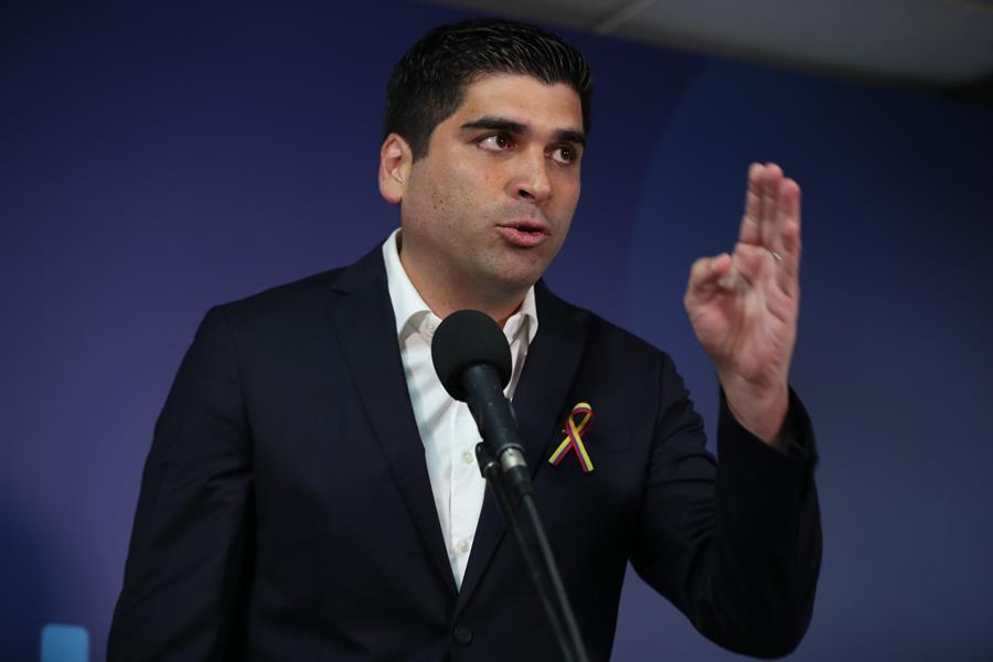 Candidato presidencial ecuatoriano Sonnenholzner denuncia balacera cerca de donde comía