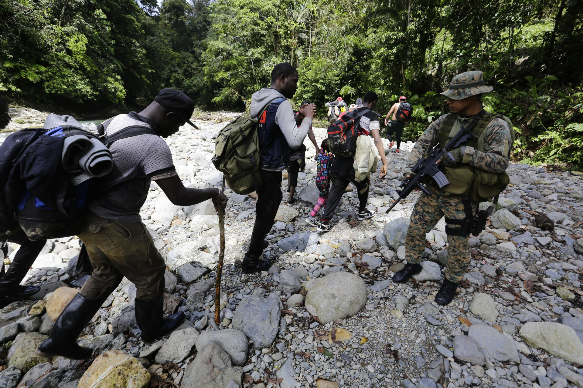 Migrantes por el Darién