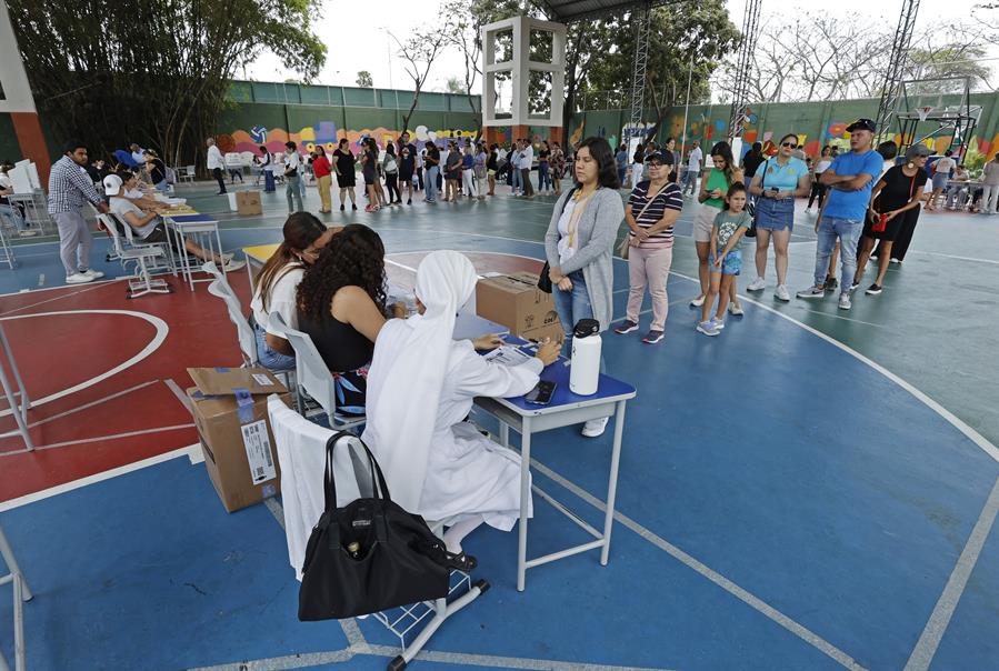 Avanzan con normalidad las primeras horas de las elecciones generales en Ecuador