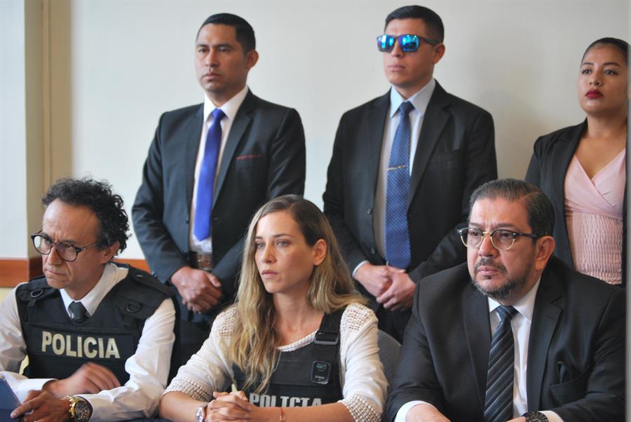 Madre de Fernando Villacencio pide por votar por la lista de su hijo en Ecuador