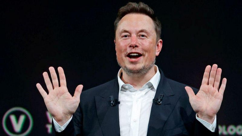 Elon Musk dice que bloqueó el acceso de Ucrania a su sistema de satélites Starlink para evitar una escalada de la guerra y Kyiv lo acusa de maldad