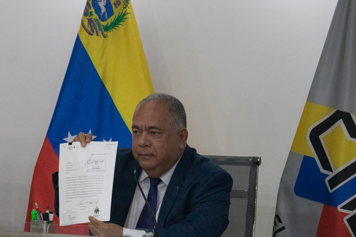 MUD, UNT y Convergencia entre 46 organizaciones políticas opositoras que se adhirieron al referendo