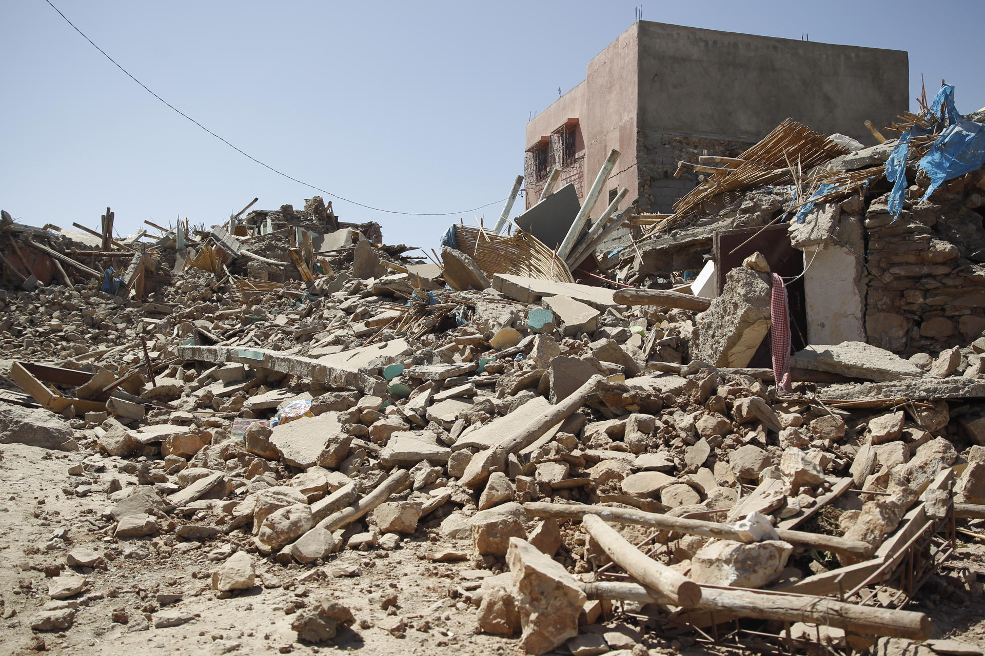 Asciend a 1.305 muertos y a 1.832 heridos en terremoto de Marruecos