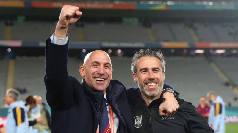 España despide al seleccionador Jorge Vilda en medio del escándalo por el beso de Luis Rubiales a Jenni Hermoso