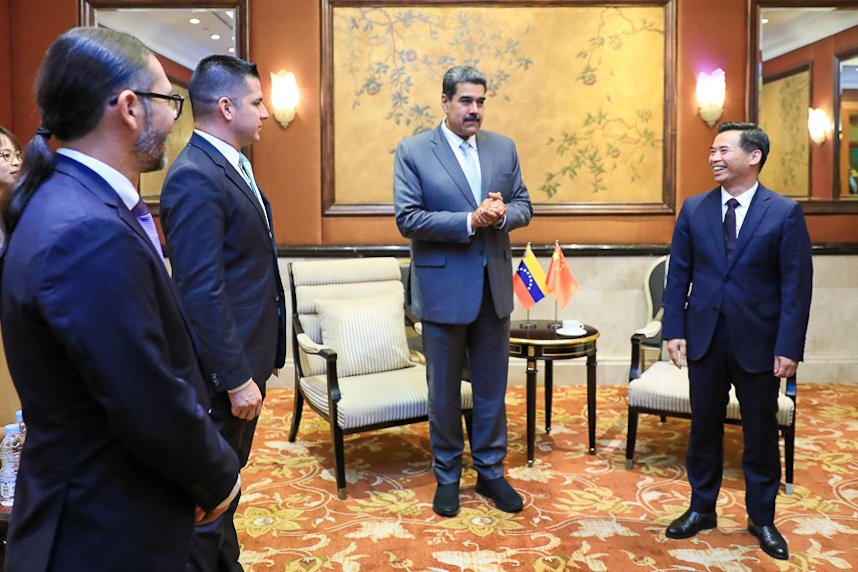 El presidente de China anuncia que "elevará" el nivel de las relaciones con Venezuela