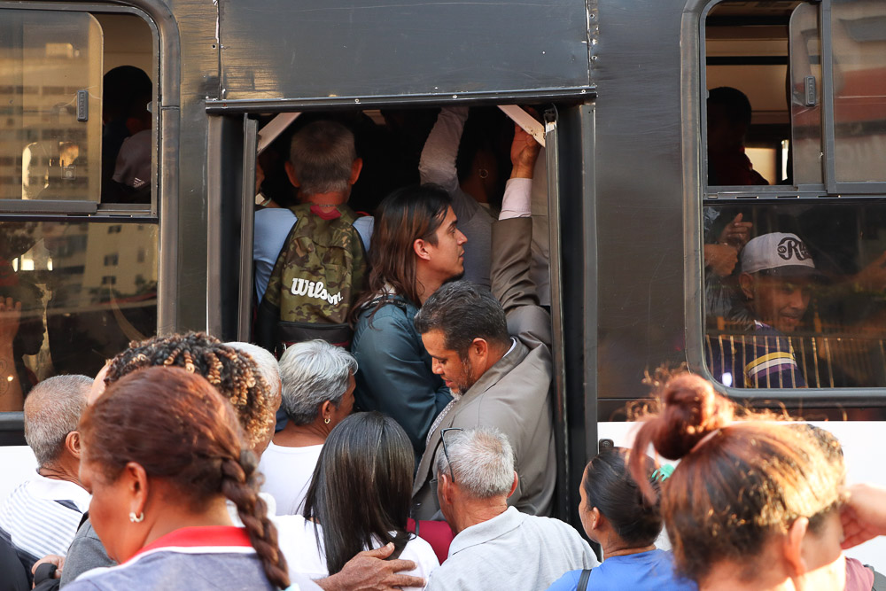 Colapso de transporte por fallas del metro (Mairet Chourio)