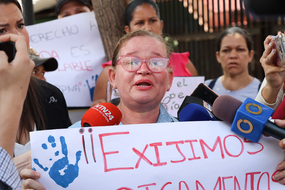 Familiares de pacientes de hematología del JM de los Ríos protestan ante el TSJ (Mairet Chourio)