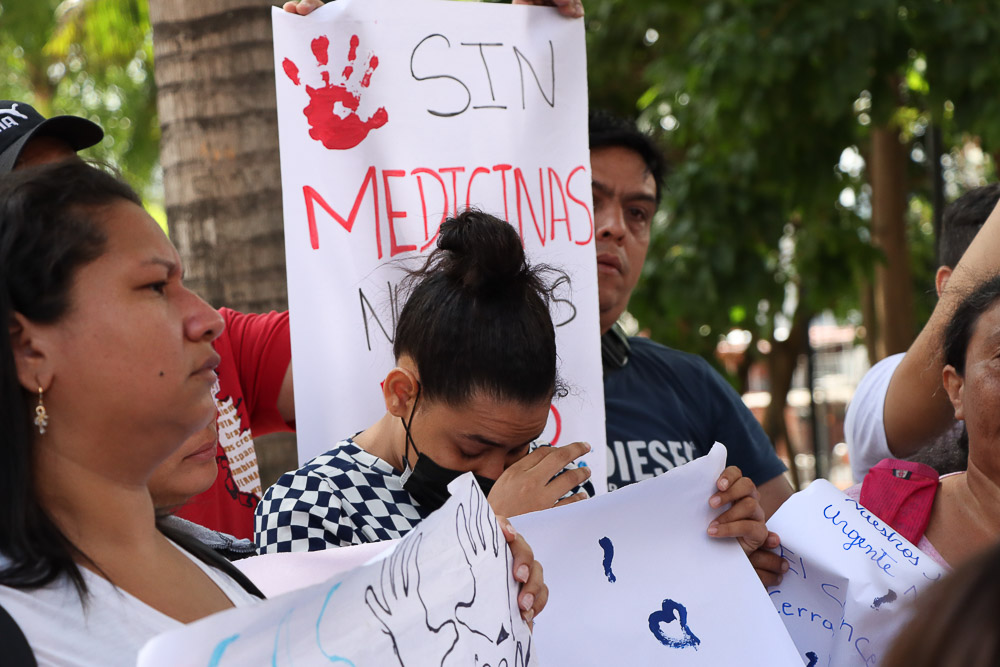Familiares de pacientes de hematología del JM de los Ríos protestan ante el TSJ (Mairet Chourio)