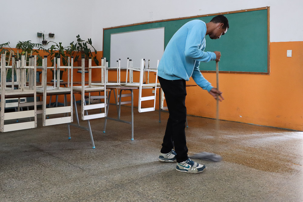 Reinicio de actividades administrativas en las escuelas (Mairet Chourio)