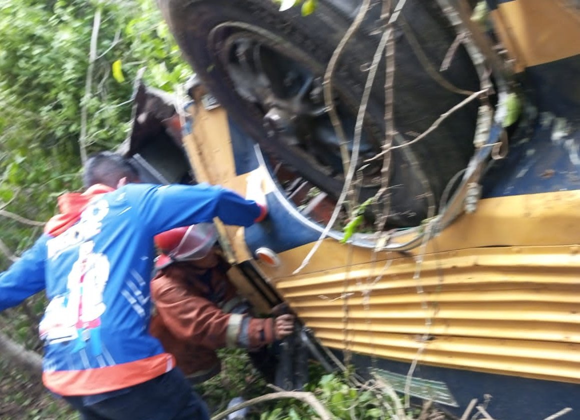Cuatro muertos y 28 heridos deja vuelco de autobús en Puerto Cabello