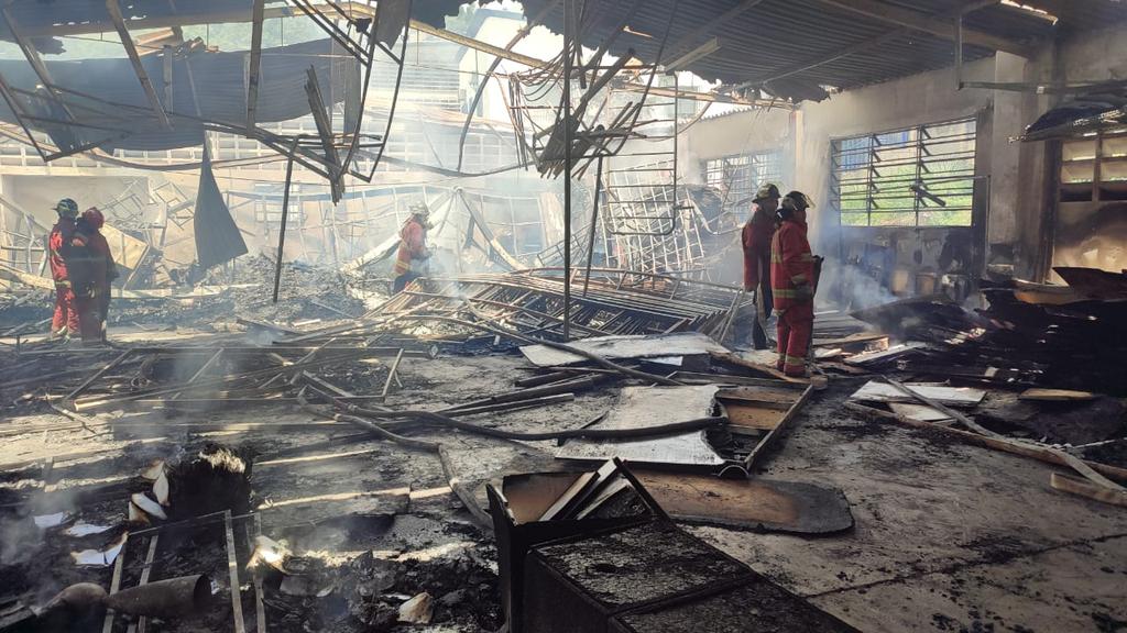 Incendio consumió aserradero en carretera Petare Mariche