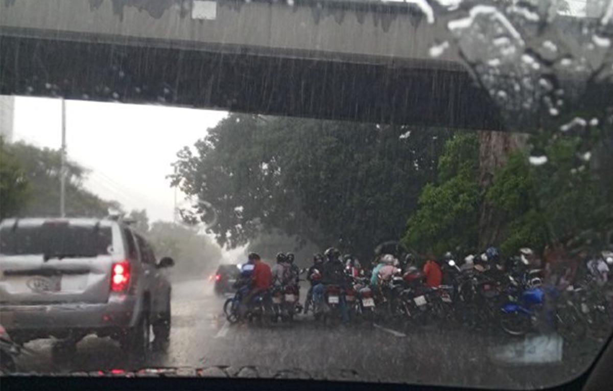 Lluvias vespertinas sorprenden a caraqueños este 8 de septiembre