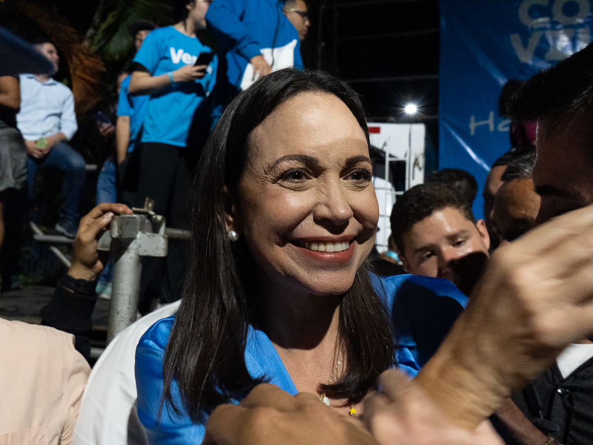 Buena noticia: La política toca la puerta