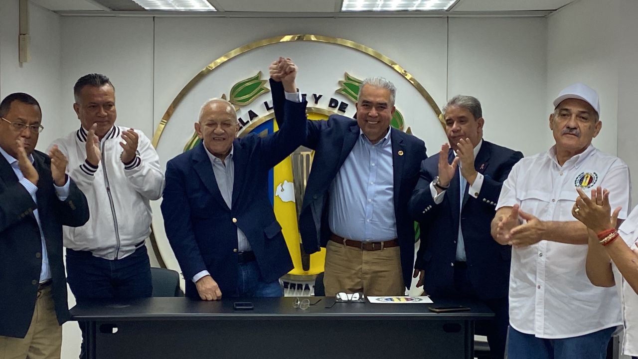 Bernabé Gutiérrez declina aspiraciones a Miraflores a favor de Luis Eduardo Martí