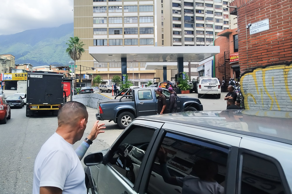 Colas- estaciones de servicios- gasolina (Mairet Chourio)
