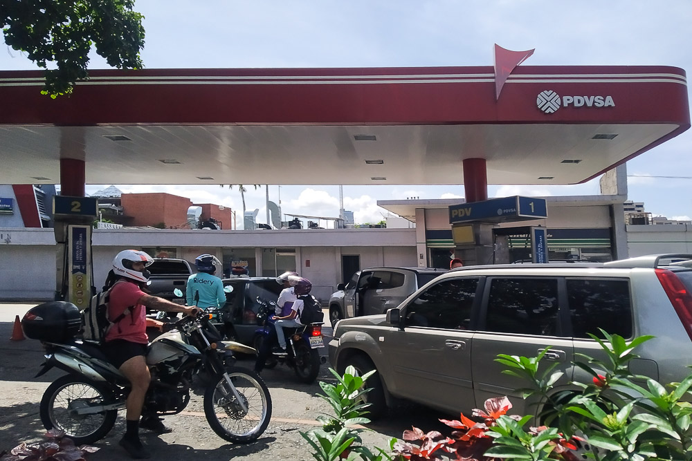 Colas- estaciones de servicios- gasolina (Mairet Chourio)