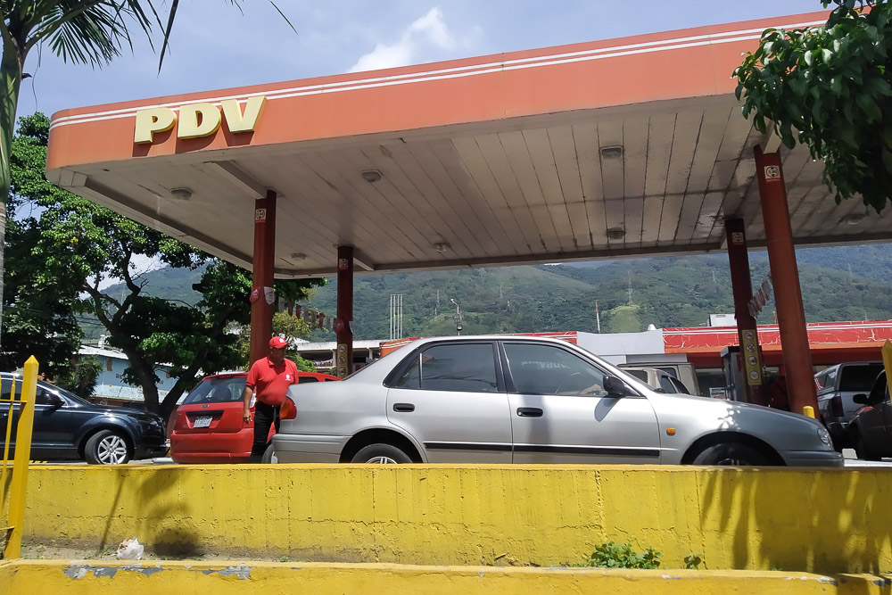 Colas- estaciones de servicios- gasolina (Mairet Chourio)