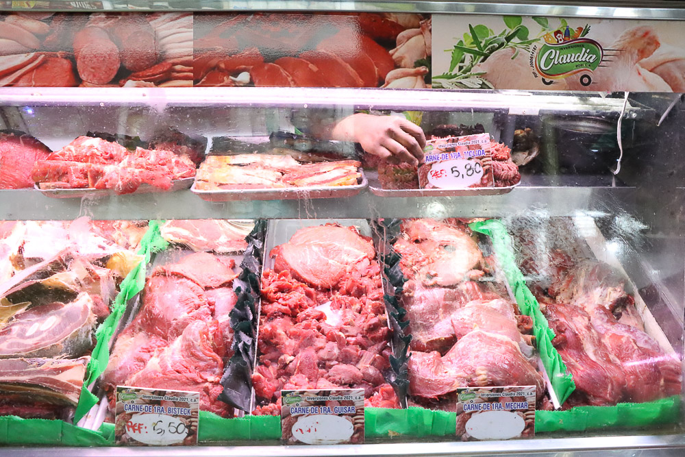 Carne molida sube de precio en el Mercado Guaicaipuro
