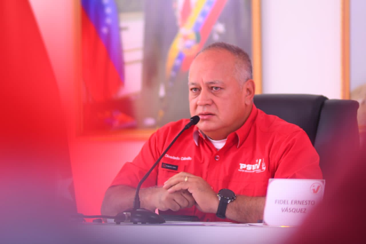 Cabello tilda de «fraude» primarias y advierte que María Corina «no va»